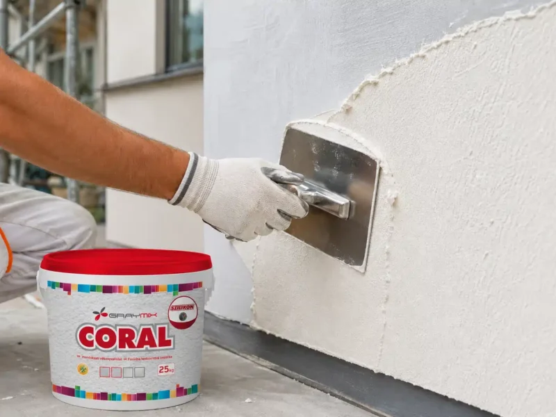 Nanášanie omietky CORAL LUX Silikón Nanášanie silikónovej fasádnej omietky CORAL LUX nerezovým hladidlom